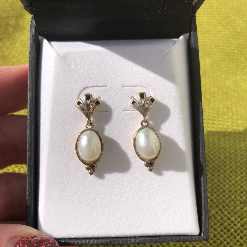 Pearl drop earrings